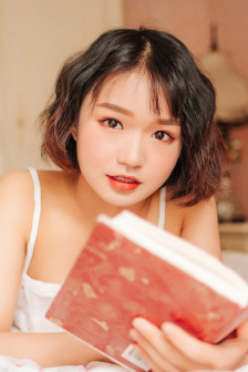 年轻的女学生免费观看